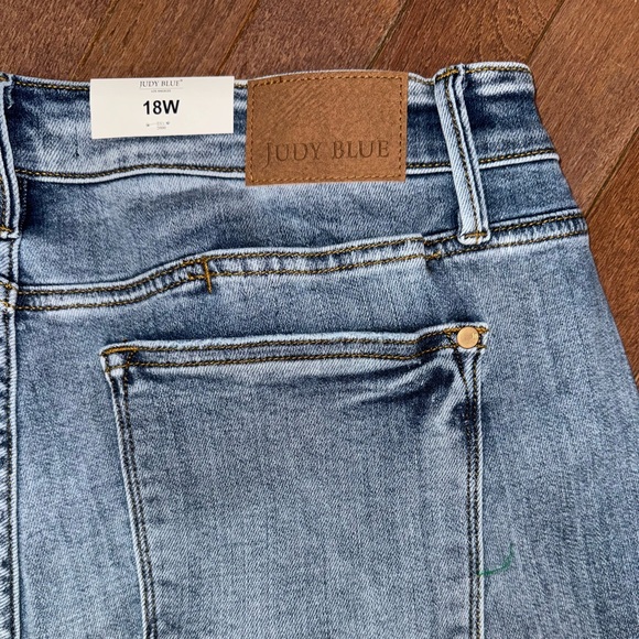 Judy Blue Mid Rise Dad Jean w/ Cell Phone Pocket, 
Distressed Blue Denim sz 18W - Picture 4 of 11